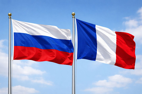 Fransa ve Rusya Büyükelçilikleri arasında diplomatik açıklamalar