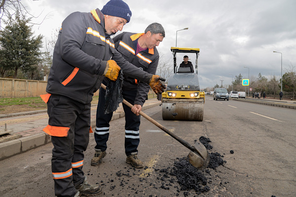 Diyarbakır’da asfalt onarım çalışmaları başlatıldı