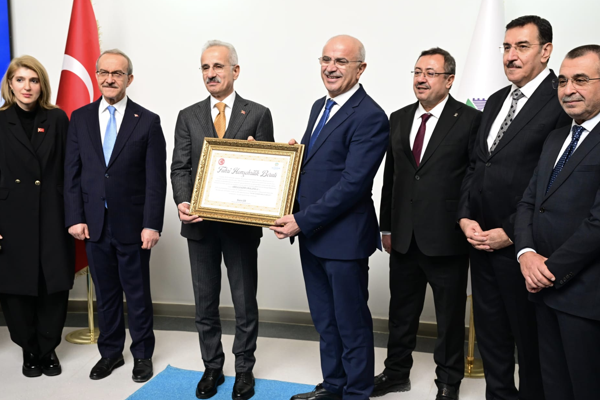 Başkan Er’den Bakan Uraloğlu’na “fahri hemşehrilik beratı”