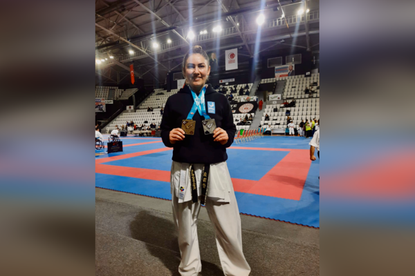 Karate Antrenörü Ayhan’dan Türkiye şampiyonluğu