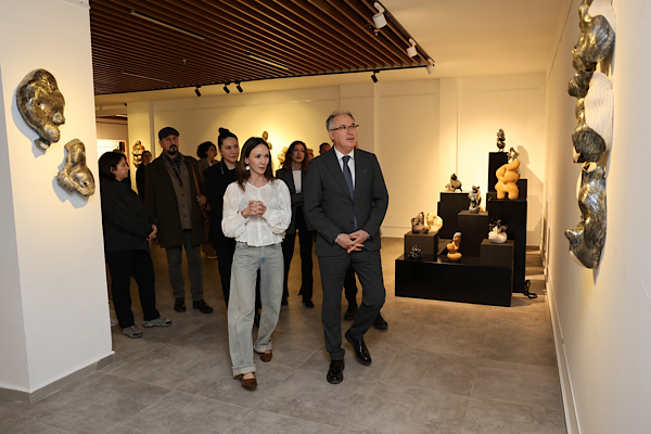 Nisan Talaz’ın “Varınca Ara” sergisi Sanat Sokağı’nda açıldı