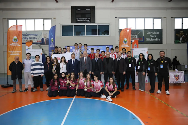 İnegöl’de Okullar Arası Spor Festivali spor tırmanış yarışmalarıyla sürdü