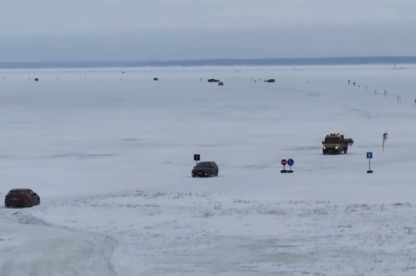 Estonya’nın iki adası arasında buz yolu araç trafiğine açıldı