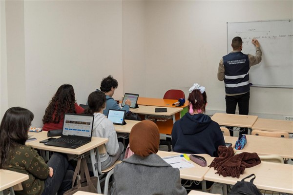 İzmir’de yapay zeka destekli matematik eğitimi genişletildi