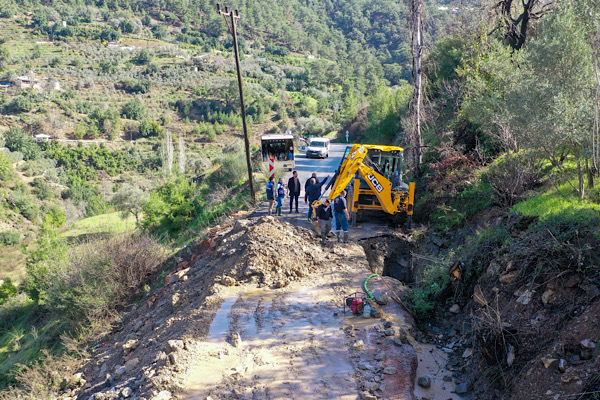 Gazipaşa’da yağış sonrası yol açma ve altyapı çalışmaları sürüyor
