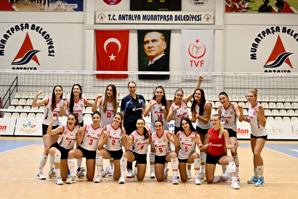Muratpaşa Belediyesi Kadın Voleybol Takımı, galibiyet serisini sürdürüyor