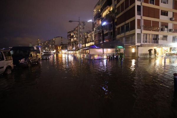 İzmir’de deniz seviyesi 85 santimetreye yükseldi
