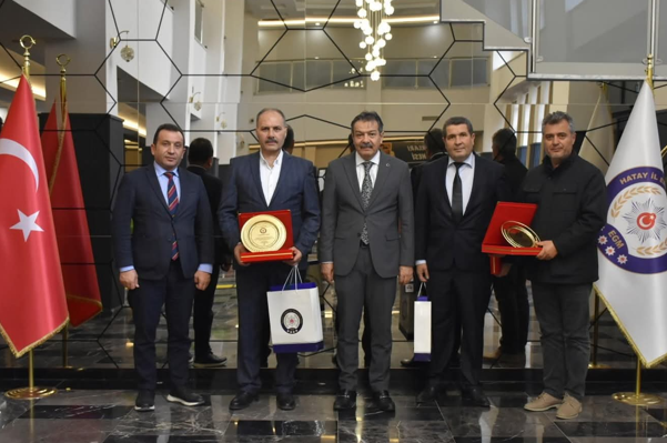 Hatay İl Emniyet Müdürü Yılmaz’dan emekliye ayrılan personele plaket