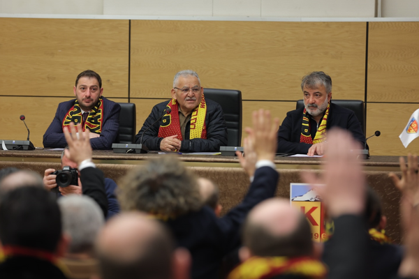 Başkan Büyükkılıç, Kayserispor Olağanüstü Genel Kurulu’na katıldı
