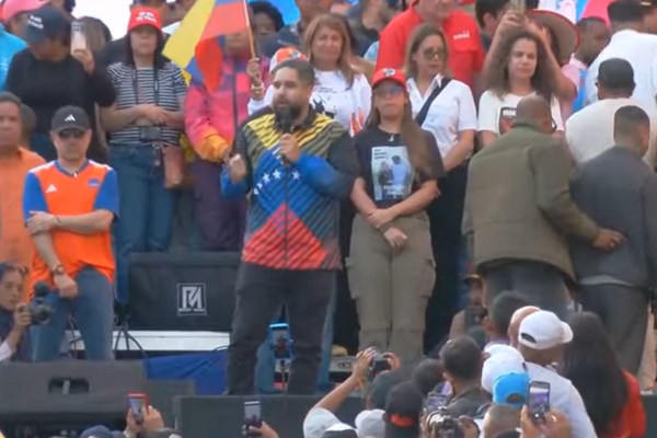 Caracas’ta binlerce kişi Maduro’nun serbest bırakılmasını istedi