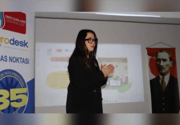 İzmit Belediyesi’nden öğrencilere Avrupa fırsatları tanıtımı