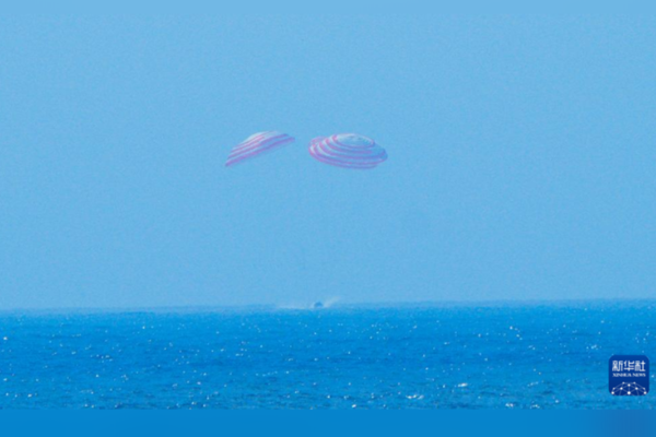 Mengzhou uzay aracının dönüş kapsülü denize güvenli iniş yaptı
