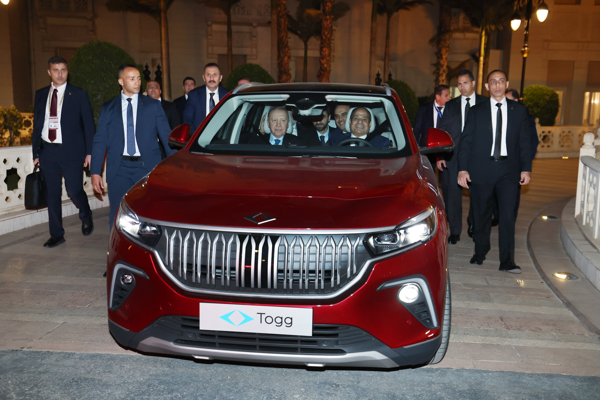 Cumhurbaşkanı Erdoğan, Mısırlı mevkidaşına Togg hediye etti