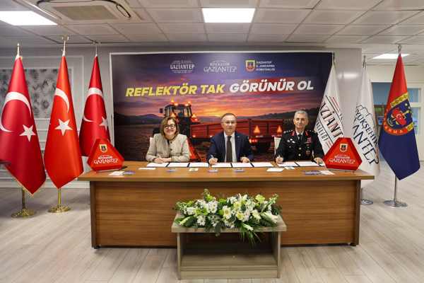 Gaziantep’te çiftçilere reflektör dağıtımı için protokol imzalandı