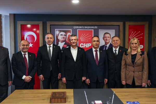 CHP Genel Başkanı Özel’den Çorum İl Başkanlığı’na ziyaret