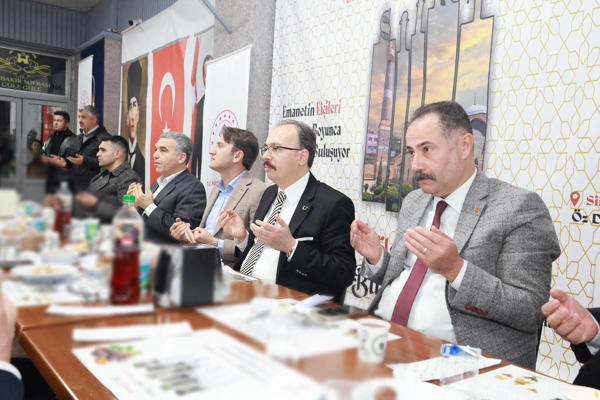 Vali Kızılkaya, vatandaşlarla iftarda bir araya geldi