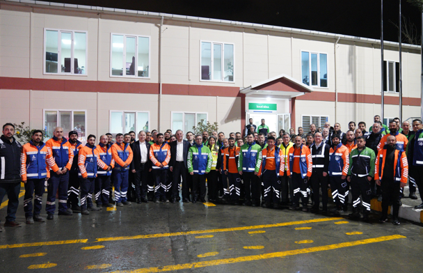 İBB Başkan Vekili Aslan, İSTAÇ personeli ile sahurda buluştu