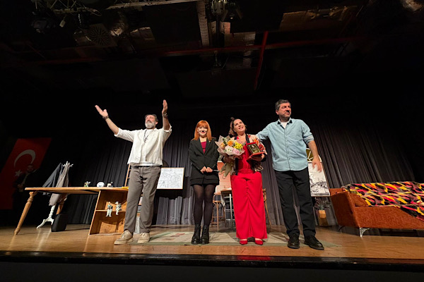 Yalova’da “Aşk Listesi” adlı tiyatro oyunu sahnelendi