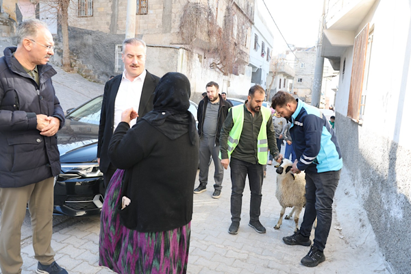 Eyyübiye’de Ramazan’da ihtiyaç sahiplerini ziyaret ediliyor