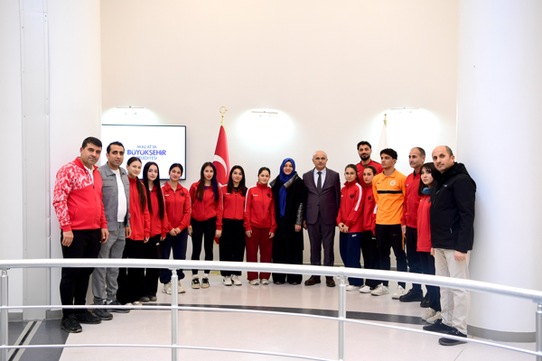 Başkan Er: Malatya’nın her bölgesinde spor tesisi olacak