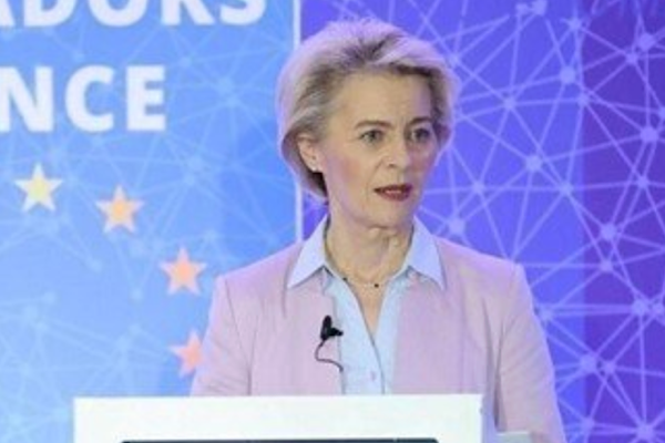 Leyen’den Japonya Başbakanına tebrik