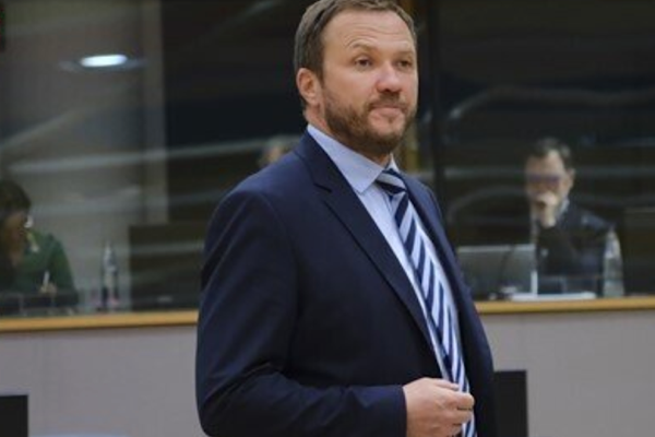 Tsahkna, Almanya ile NATO güvenliğini görüştü