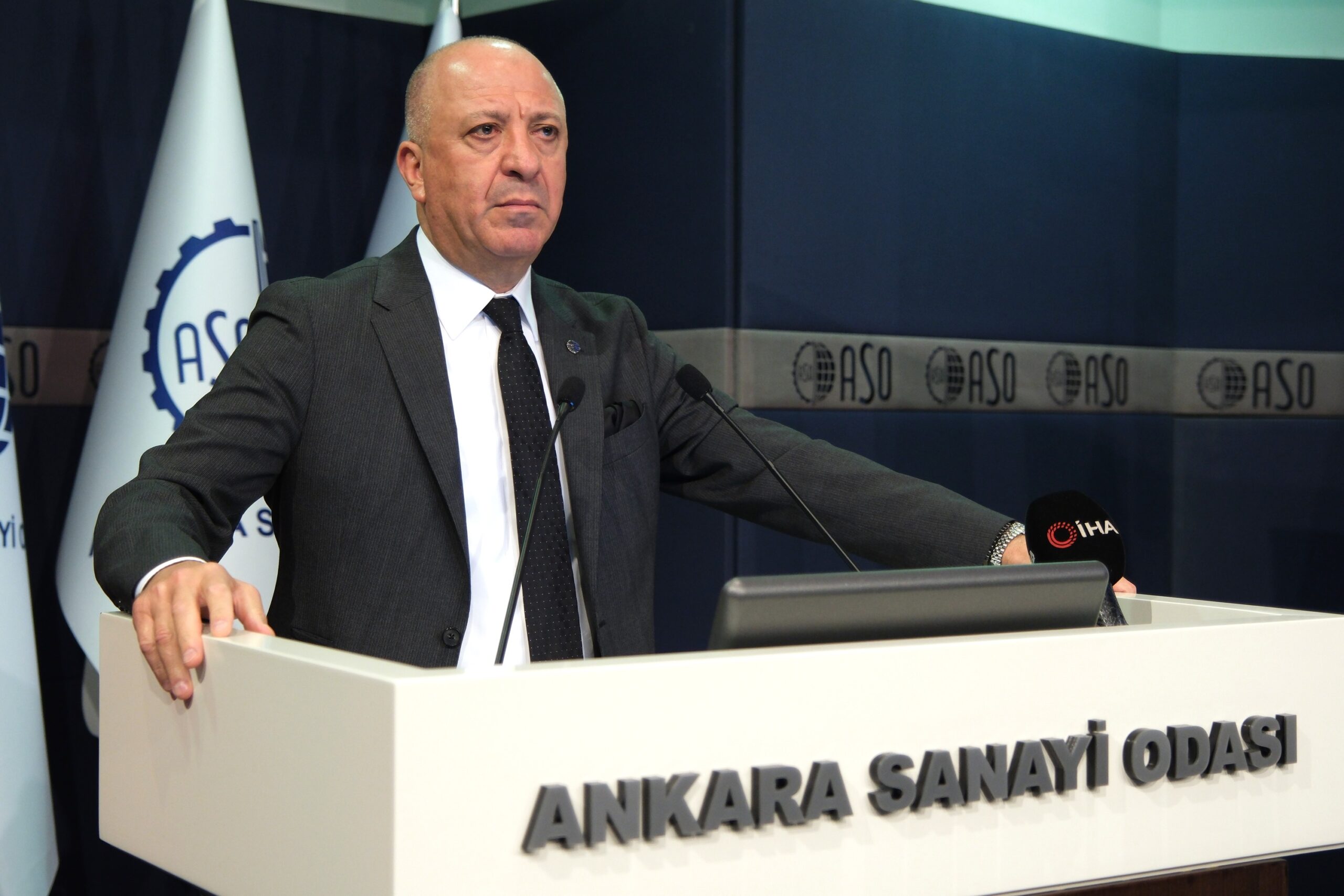 ASO BAŞKANI SEYİT ARDIÇ’TAN ÇARPICI UYARI: “SAVAŞ, SINIR HATTINDAN SONRA ÜRETİM BANTLARINI DA TİTRETİYOR!”