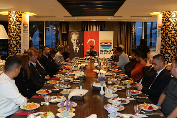 Başkan Ünlü Marmaris’te basın mensuplarıyla iftarda buluştu