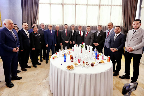 Manisa protokolü Öğretmenevi’ndeki bayramlaşma töreninde buluştu