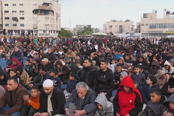 Gazze’de 2 yıl sonra ilk bayram namazı kılındı