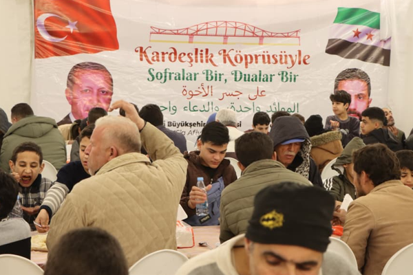 Büyükşehir, Tarsus’ta iftar sofraları kurdu