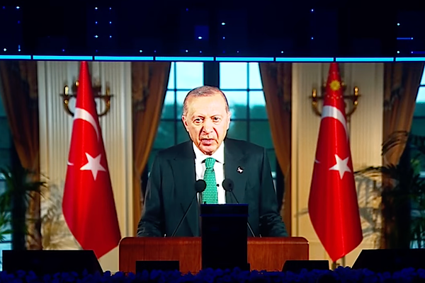 Erdoğan: Türkiye olarak insani değerleri ve adaleti merkeze alıyoruz