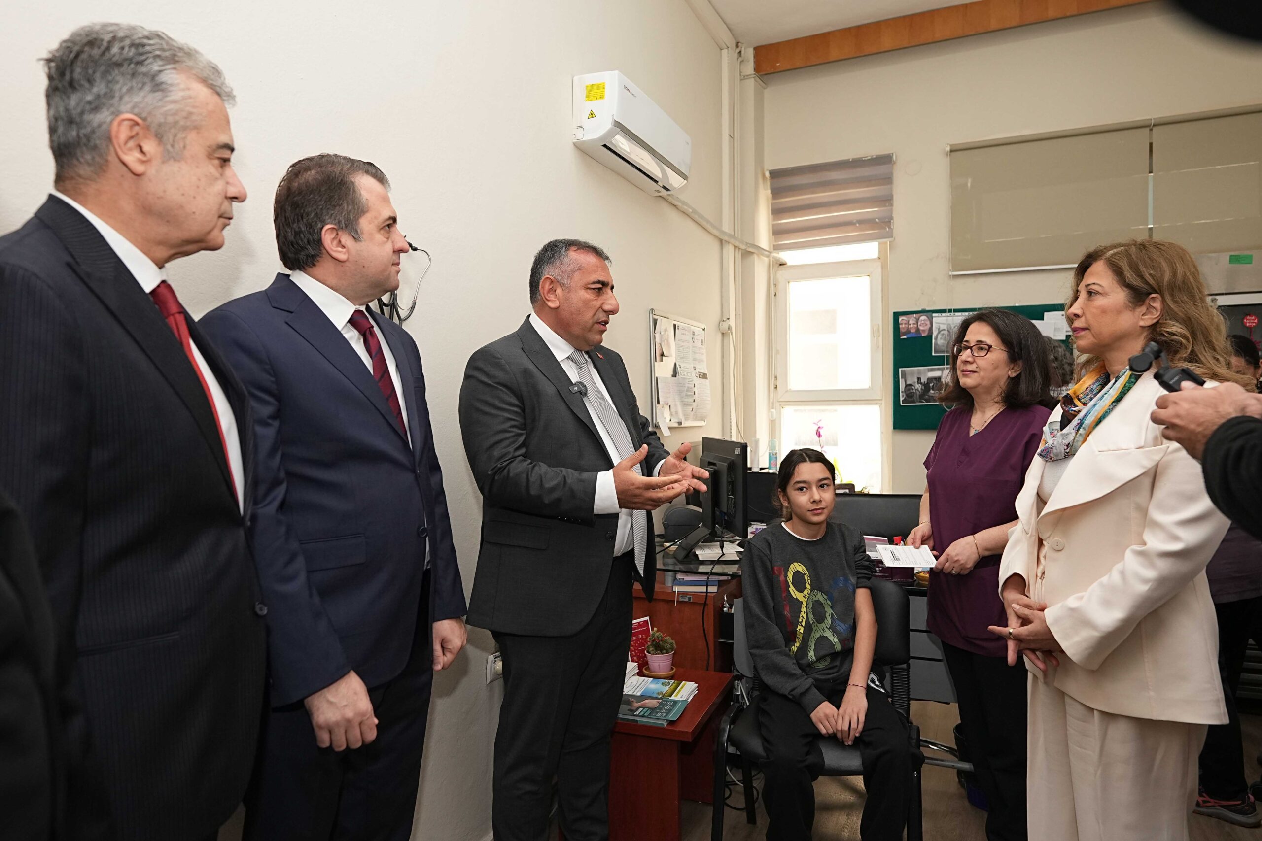 Adana’da ücretsiz HPV aşısı uygulaması başladı