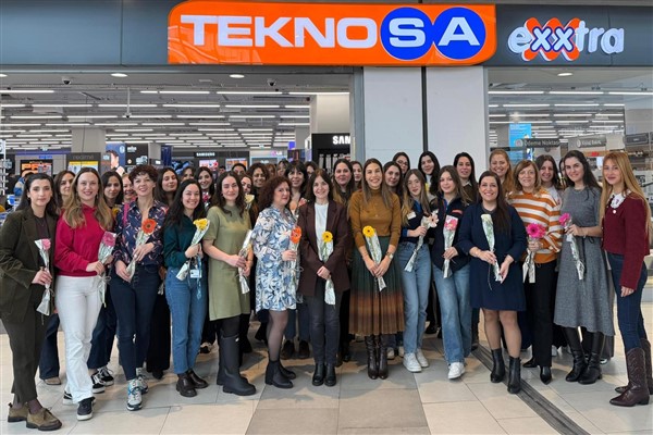 Teknosa 8 Mart’ı kadın çalışanlarıyla birlikte kutladı