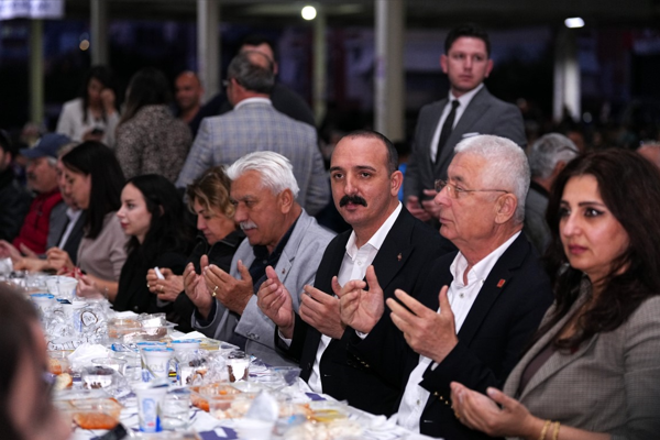 Başkan Kotan, iftar yemeğinde vatandaşlarla bir araya geldi