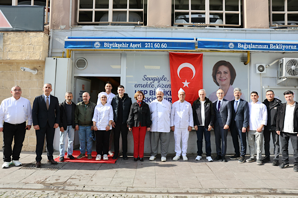 Başkan Ünlüce, Büyükşehir Belediyesi Aşevi’ni ziyaret etti