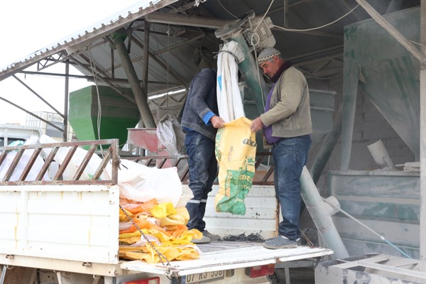 Antalya’da çiftçilere yem ezme desteği