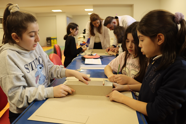 Maltepeli çocuklar, STEM atölyesinde buluştu