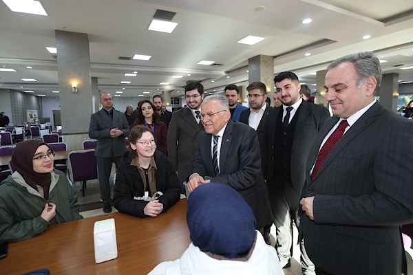 Başkan Büyükkılıç, Erciyes Üniversitesi’nde gençlerle iftar sofrasında buluştu