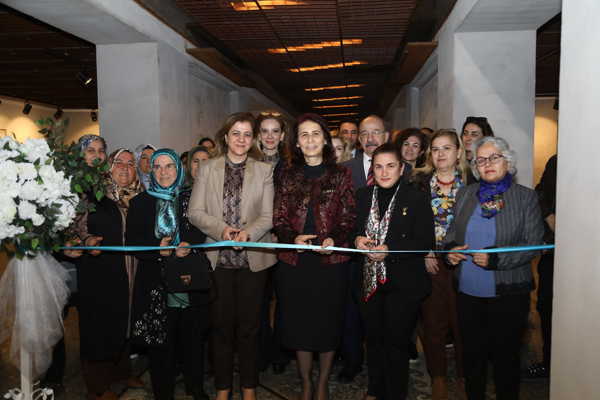 “19. Asırda Osmanlı Coğrafyasında Kadın” sergisi ziyarete açıldı