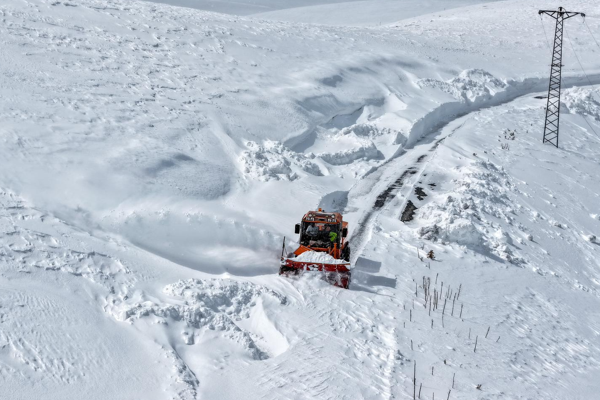 Van’da karla mücadele çalışmaları sürdürülüyor