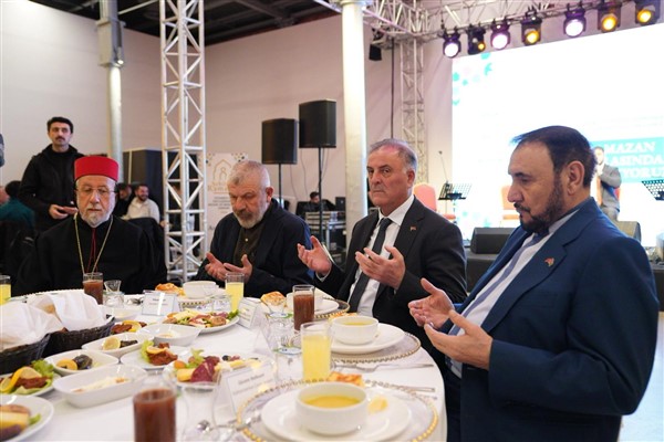Aslan, Feshane’de İstanbul’daki inanç temsilcileriyle iftarda buluştu