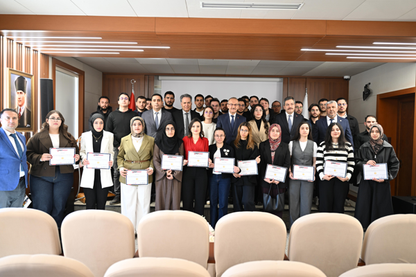 “Türkiye Siber Vatan Programı” kapsamında eğitim alan öğrencilere sertifikaları verildi