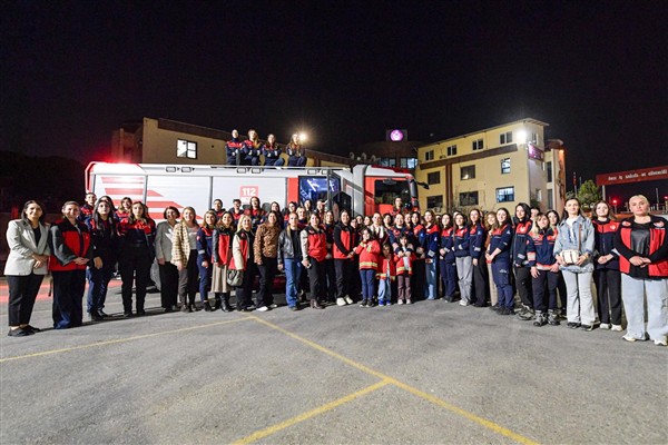 Öznur Tugay, kadın şoförlerle buluştu