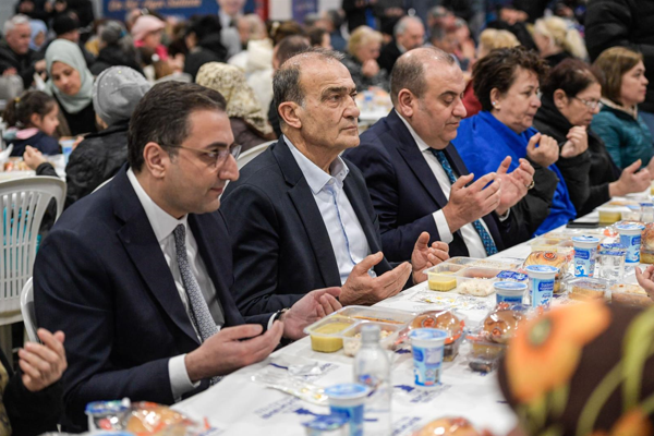 Balçova ve Narlıdere’de iftar sofraları kuruldu