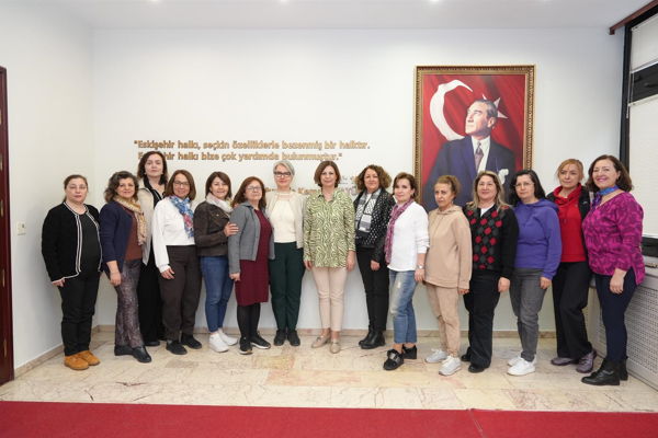 Ankara Üniversitesi Hukuk Fakültesi mezunu kadınlardan Ünlüce’ye ziyaret