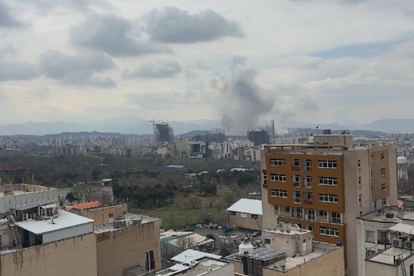 İran’ın başkenti Tahran’a büyük ölçekli hava saldırıları düzenlendi