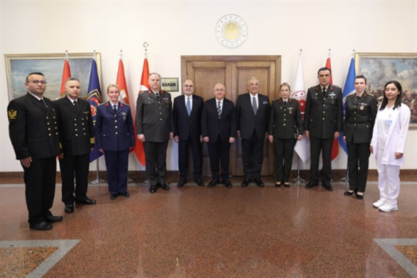 Bakan Güler, sağlık personelinin 14 Mart Tıp Bayramını kutladı