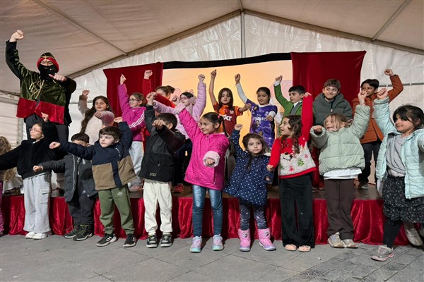 Yalova’da Karagöz ve Hacivat gösterisi düzenlendi