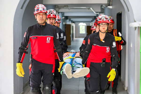Deprem Haftası kapsamında okullarda tatbikat yapıldı